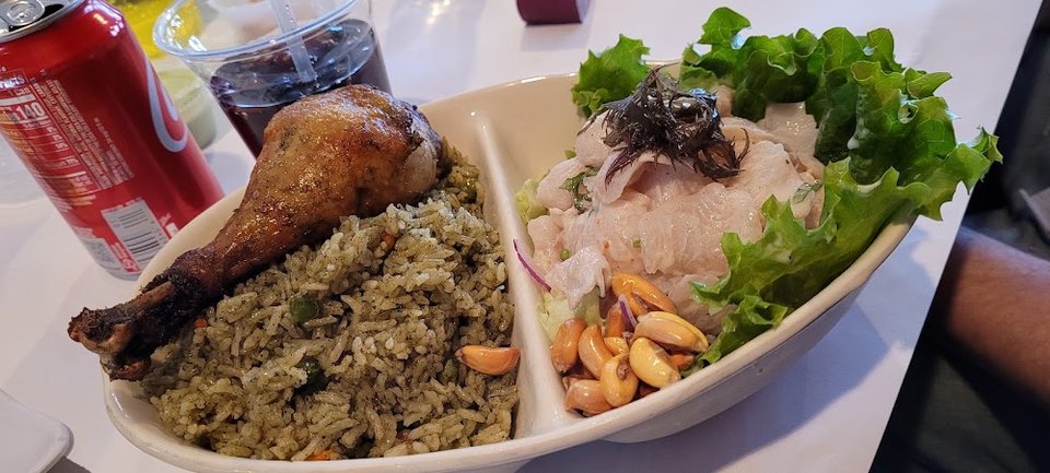 Arroz Con Pollo Y Ceviche