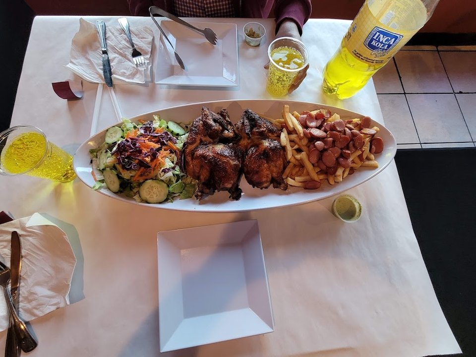 Pollo Y Salchipapas Y Ensalada